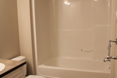 Sixplex-201-main-bath